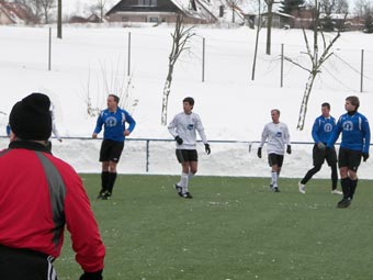 Der Linienrichter bringt Farbe ins Spiel.