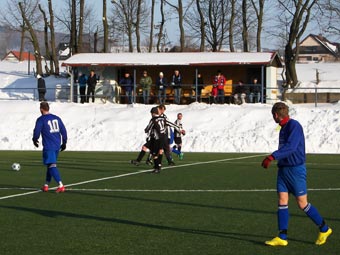 Sch&ouml;nes Spiel bei herrlichem Winterwetter